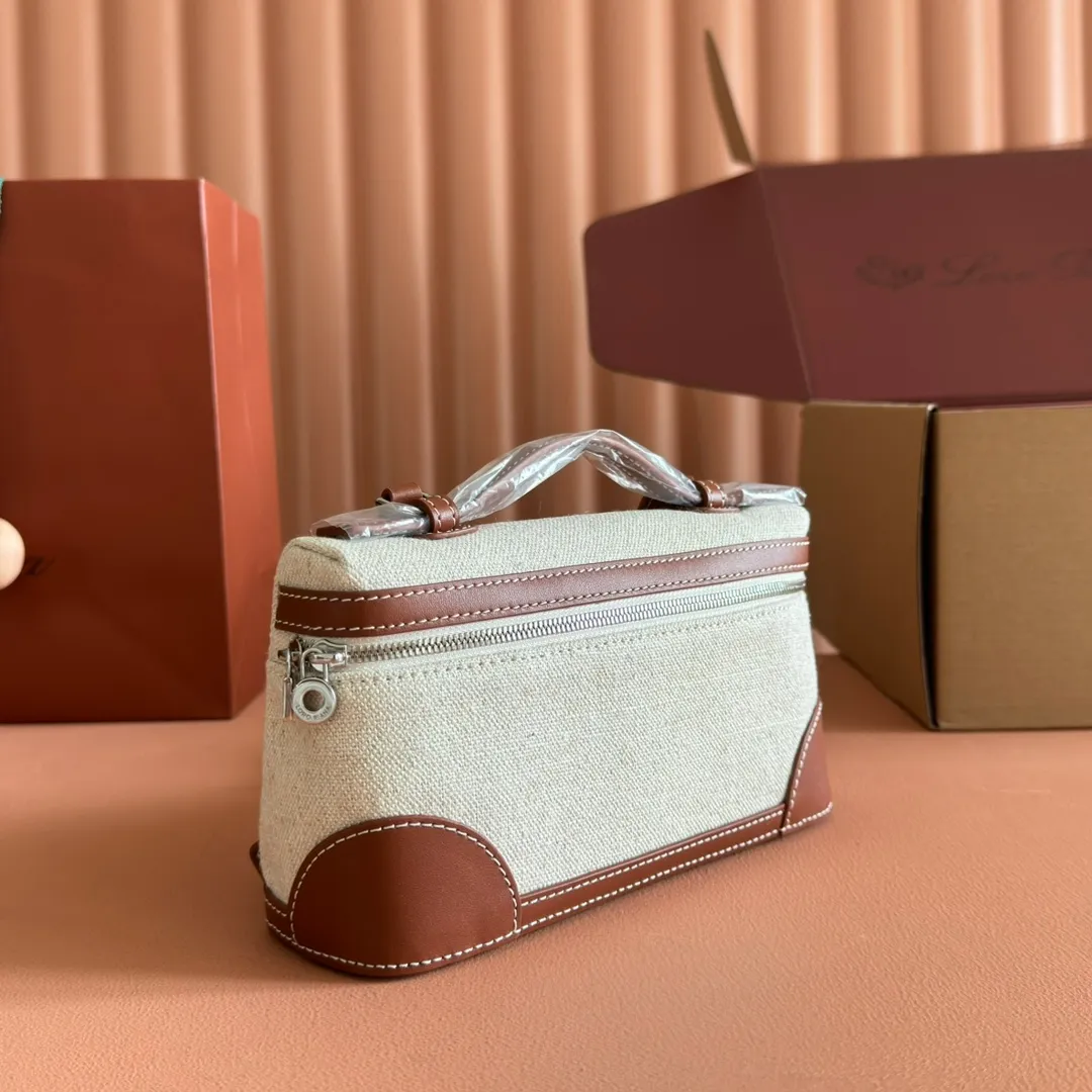 p1160💋💋💋【Original leather all-steel configuration counter complete package】 𝐋𝐨𝐫𝐨 𝐏𝐢𝐚𝐧@ Extra pocket L19 series handbag/crossbody bag The most comfortable life is when it is not defined, just like loro The material design of pian@ does not require complicated design styles. The simple and soft outline is elegant and durable, like an exquisite cosmetic case, which perfectly balances appearance and functionality. The leather is delicate and feels as soft as butter. The small bag has a large capacity. It is not only portable with a thin shoulder strap, but can also be worn cross-body. Sisters who have a special liking for minimalist style can buy it. It is simple and versatile. The simpler, the more different. Stars and Instagram celebrities are all planting it. There are two sizes of 19 cm and 27 cm. One is exquisite and casual, and the other is elegant and grand. Size: Small: length 19×width 7×height 12cm (